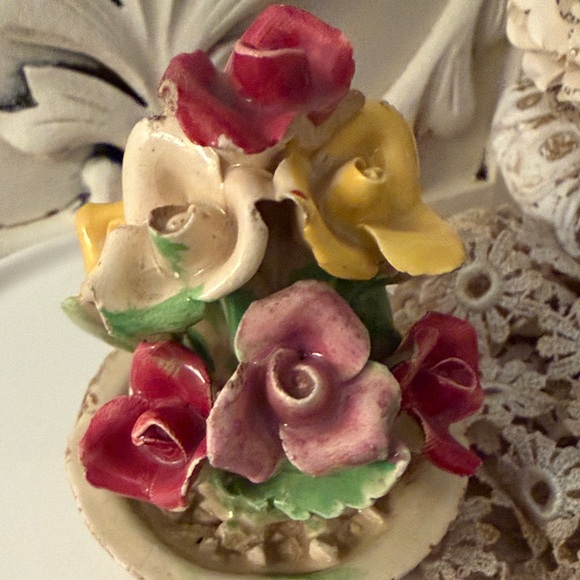 Majolica Mini Potted Roses - Picture 2 of 13